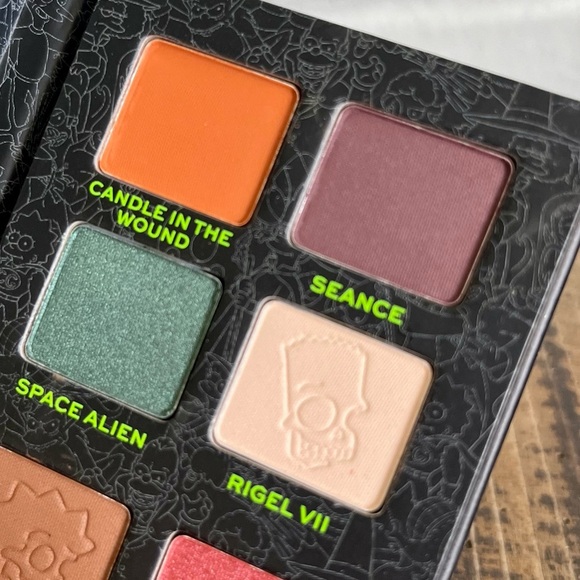 Revolution The Simpsons “Treehouse of Horror” Eyeshadow Palette - Picture 4 of 6